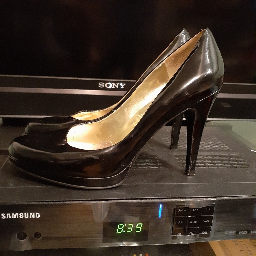 Pumps - Picture 2 of 3